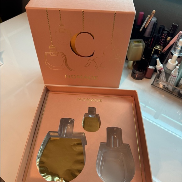 ✨ Chloe Perfume Box ✨ - Picture 2 of 2